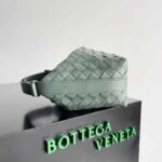 Bottega Veneta handbag 22*13*9 - Image 2