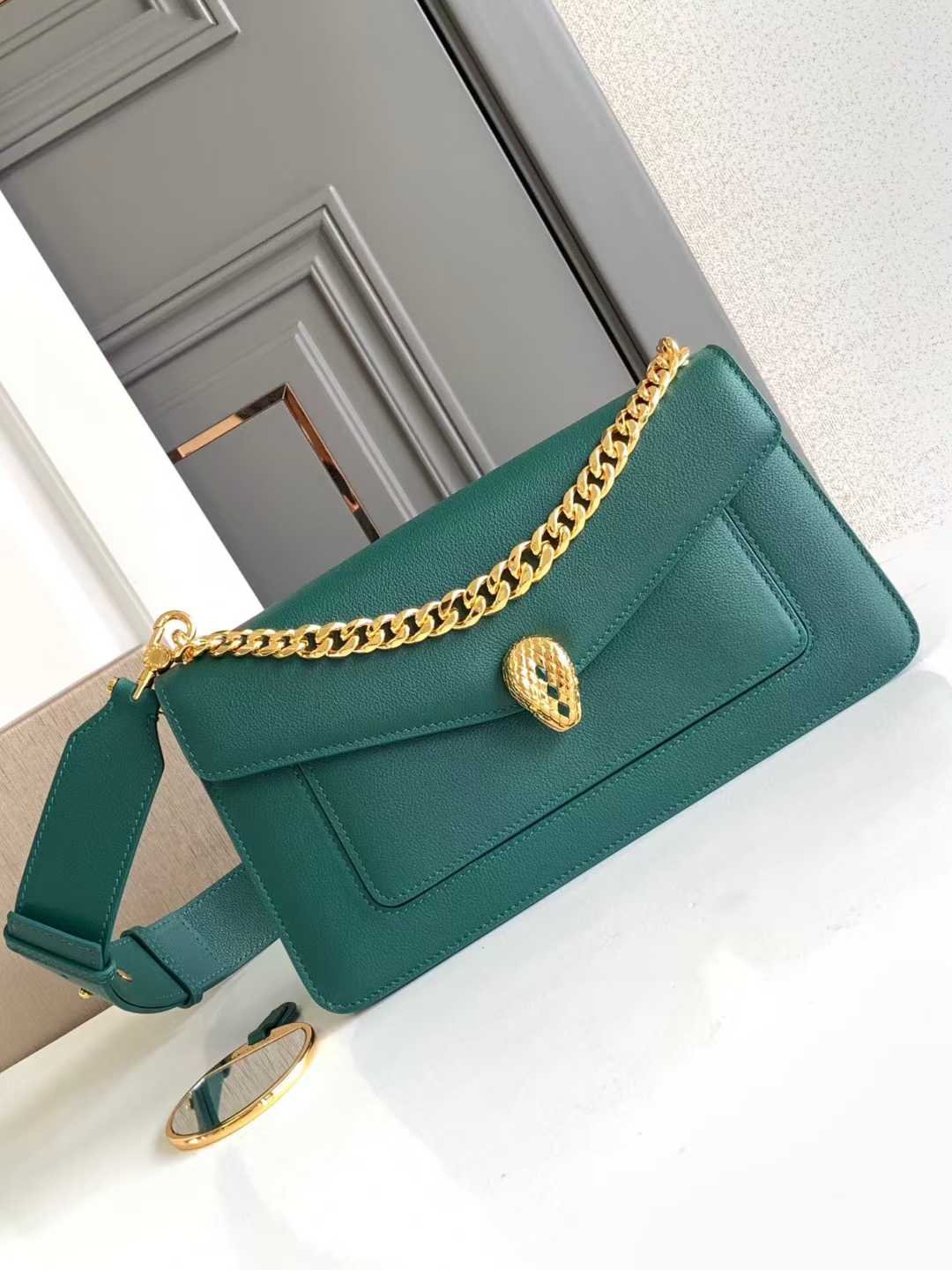 微信图片_2025-12-03_093226_771 BVLGARI SERPENTI EAST-WEST MAXI CHAIN 28*17*6cm - Image 1